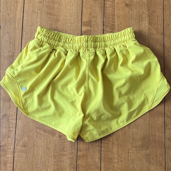 Lululemon Hotty Hot Shorts - Picture 2 of 3